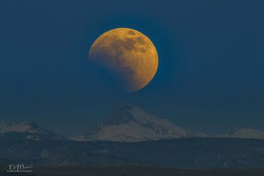 Eclipse Moon over Temple Peak. Photo by Dave Bell.