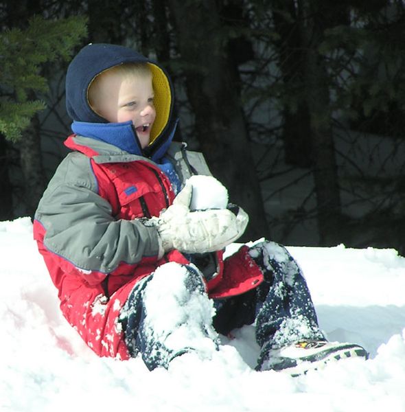 Throwing Snowballs. Photo by Dawn Ballou, Pinedale Online.