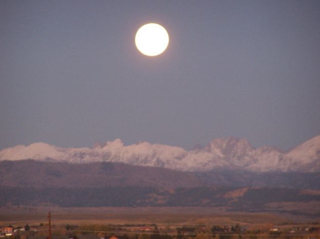 Wind River Harvest Moon. Photo by Scott Almdale.