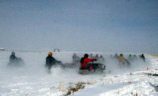 They're Off!. Photo by Dawn Ballou, Pinedale Online.