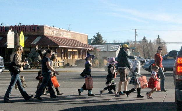 Taking to the streets. Photo by Dawn Ballou, Pinedale Online.