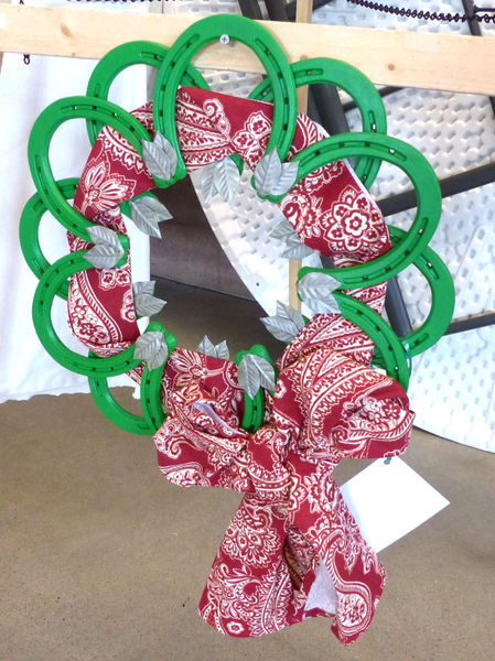 Green Horseshoe Wreath. Photo by Dawn Ballou, Pinedale Online.