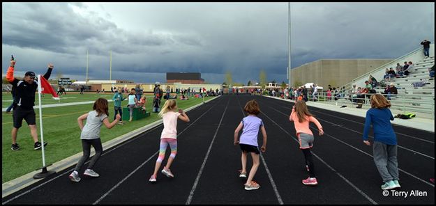 Girls Start. Photo by Terry Allen.