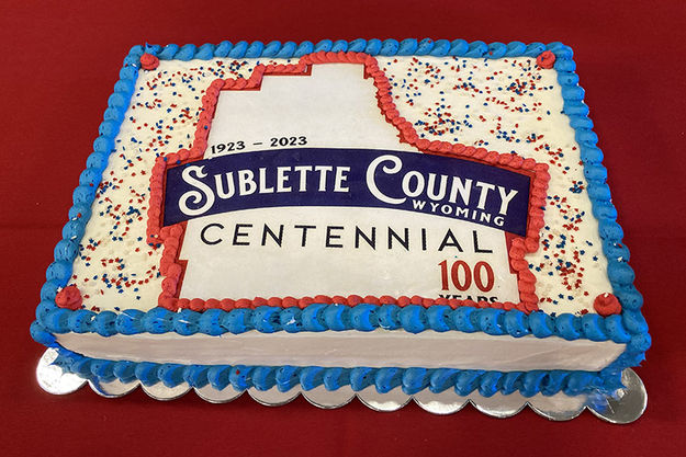 Centennial cake. Photo by Dawn Ballou, Pinedale Online.