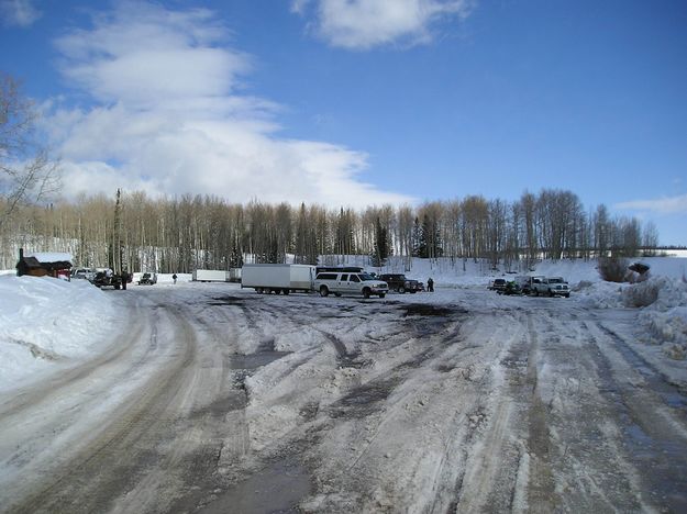 Parking at Horse Creek trailhead. Photo by Alan Svalberg.