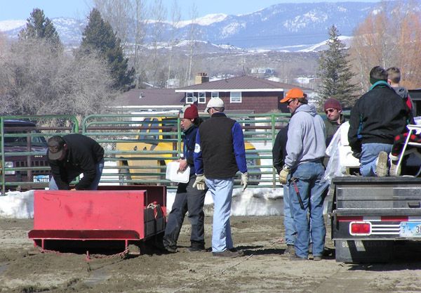 Adding More Weight. Photo by Pinedale Online.