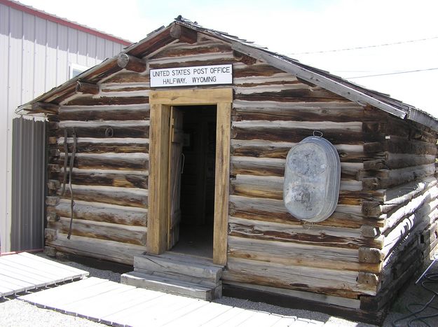 Halfway Post Office. Photo by Dawn Ballou, Pinedale Online.