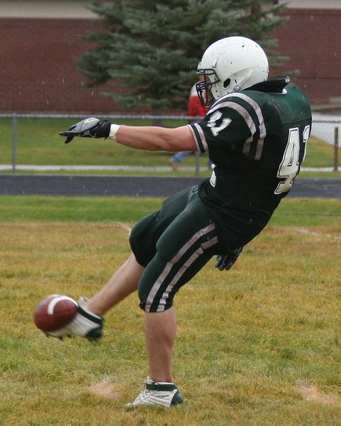 Punt. Photo by Clint Gilchrist, Pinedale Online.