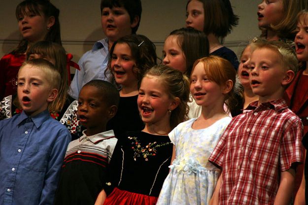 Singing. Photo by Pam McCulloch, Pinedale Online.