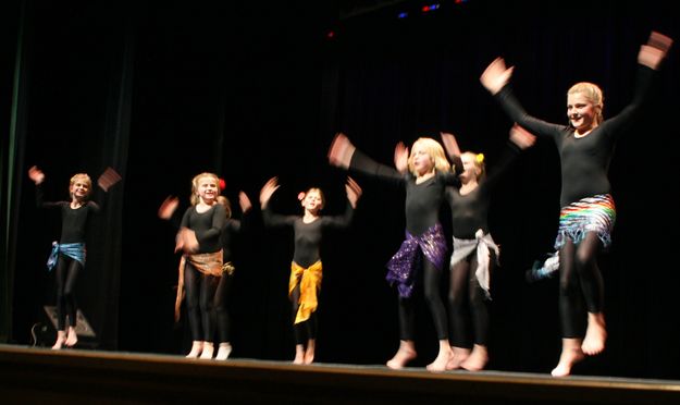 Yoga Motion gets loud. Photo by Pam McCulloch, Pinedale Online.