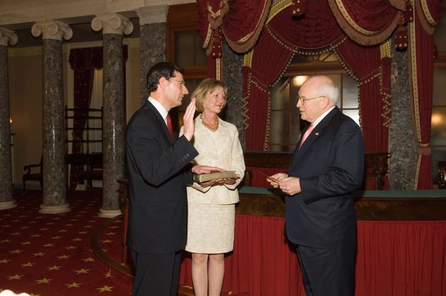 Barrasso Sworn In. Photo by U.S. Senate.