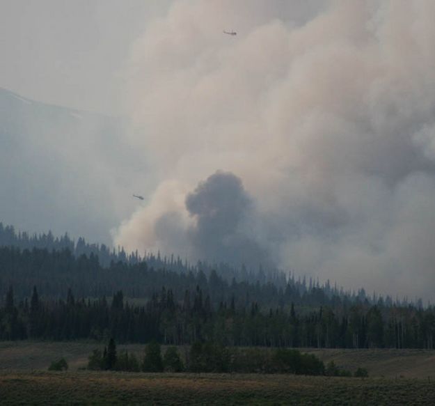 2 Helicopters. Photo by Dawn Ballou, Pinedale Online.