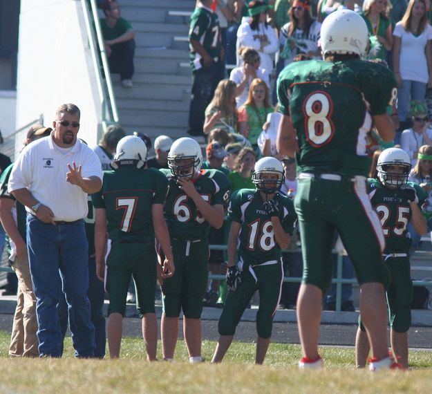 Calling the next play. Photo by Clint Gilchrist, Pinedale Online.