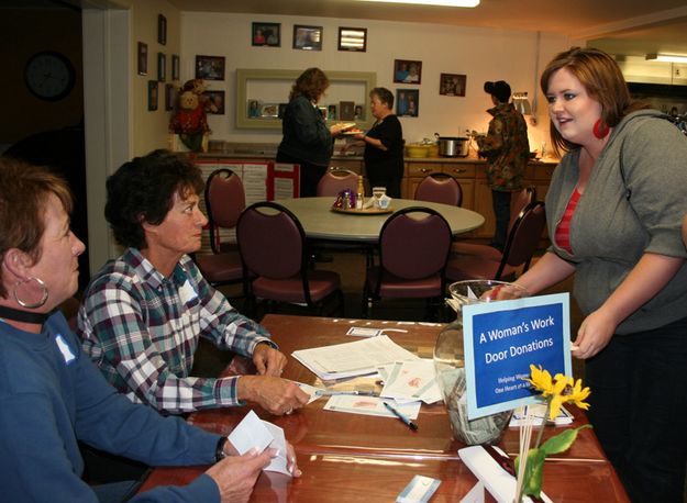 AWW Table. Photo by Dawn Ballou, Pinedale Online.