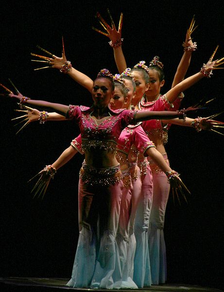 Thousand Hands Dance. Photo by Pam McCulloch, Pinedale Online.