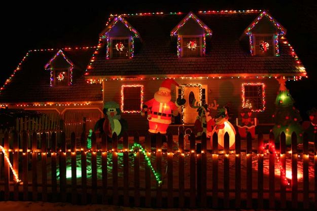 Christmas House. Photo by Dawn Ballou, Pinedale Online.