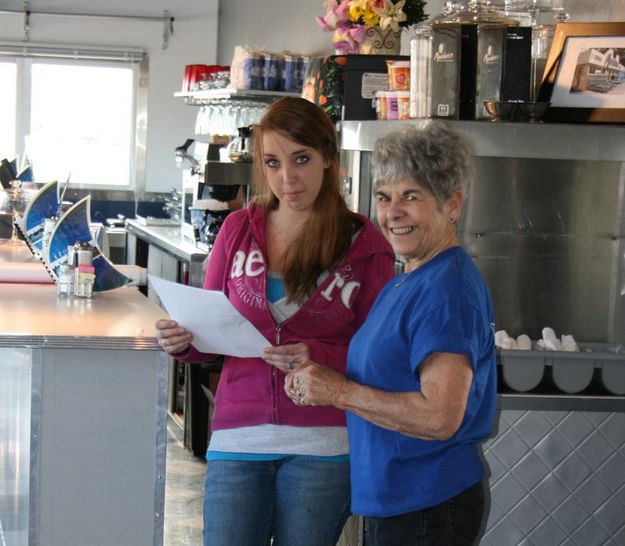 Sharaea and Ilene. Photo by Dawn Ballou, Pinedale Online.