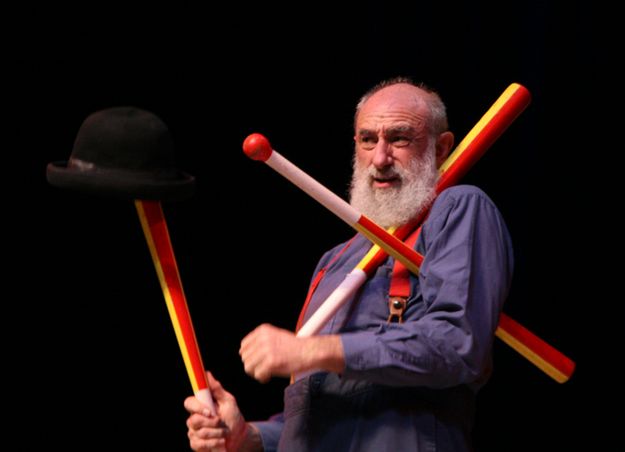 Juggling. Photo by Pam McCulloch, Pinedale Online.