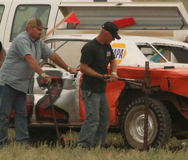 #32 Pit Crew. Photo by Dawn Ballou, Pinedale Online.