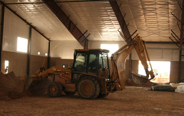 Moving dirt. Photo by Dawn Ballou, Pinedale Online.