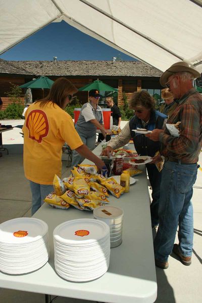 Shell Buffalo Burger lunch. Photo by Dawn Ballou, Pinedale Online.