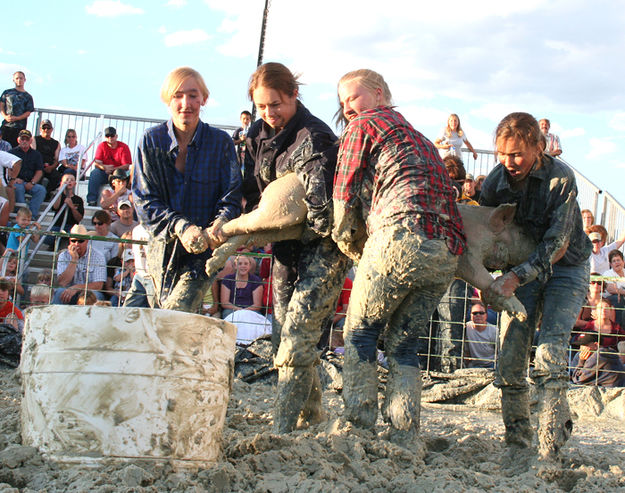 Muddin Busters. Photo by Pam McCulloch, Pinedale Online.