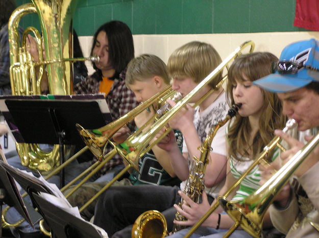 Playing tunes. Photo by Bob Rule, KPIN 101.1 FM Radio.