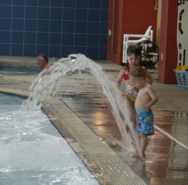 Playing with the water. Photo by Dawn Ballou, Pinedale Online.