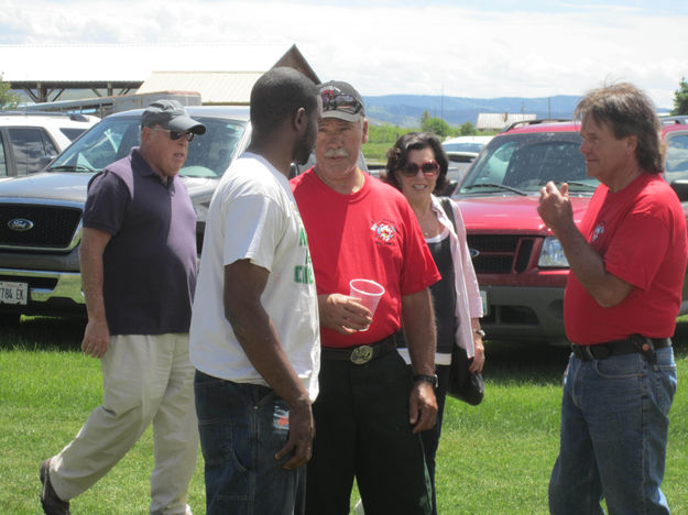 Chatting. Photo by Bill Winney.