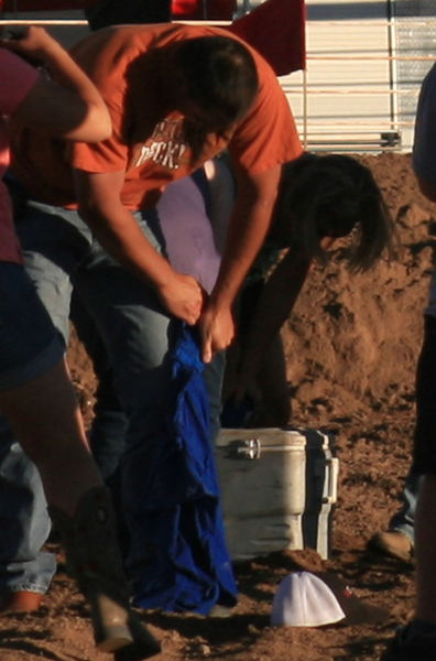 Working the sleeves. Photo by Dawn Ballou, Pinedale Online.