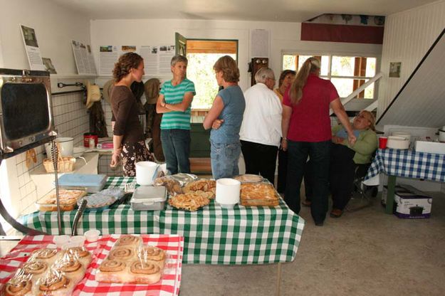 Socializing. Photo by Dawn Ballou, Pinedale Online.