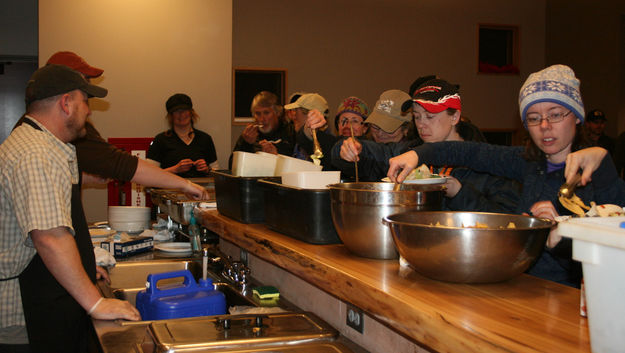 Food line. Photo by Dawn Ballou, Pinedale Online.