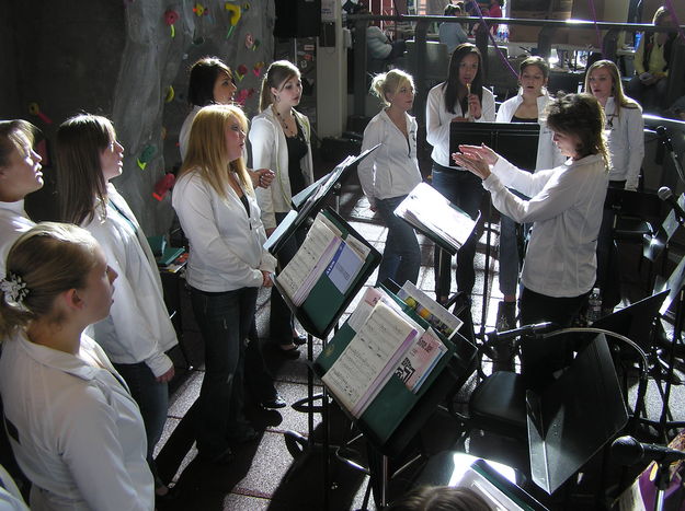 Jazz Choir. Photo by Bob Rule, KPIN 101.1 FM Radio.