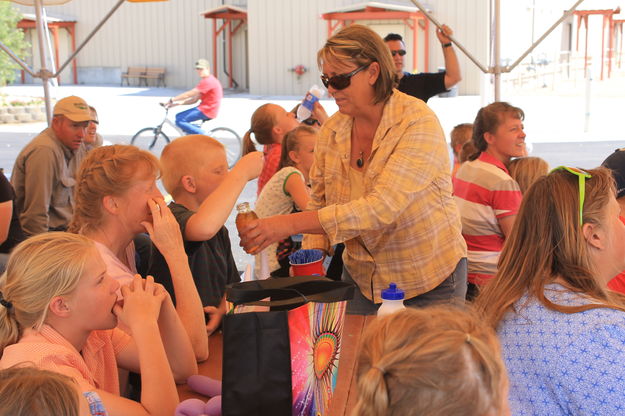 Tasting Farson honey. Photo by Dawn Ballou, Pinedale Online.