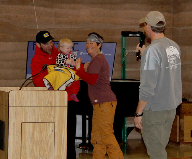 The yellow bib. Photo by Dawn Ballou, Pinedale Online.