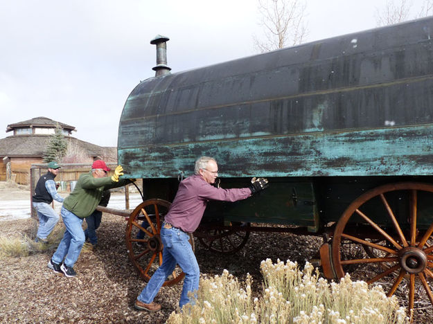 Rolling into place. Photo by Dawn Ballou, Pinedale Online.