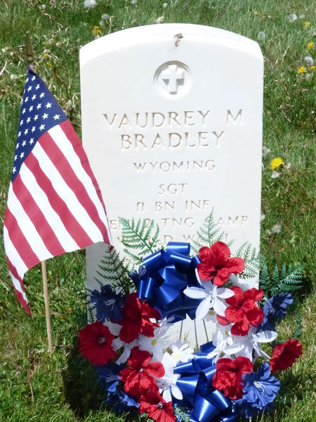 Decorated grave. Photo by Dawn Ballou, Pinedale Online.