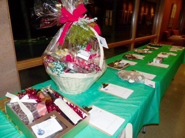 Silent Auction. Photo by Dawn Ballou, Pinedale Online.