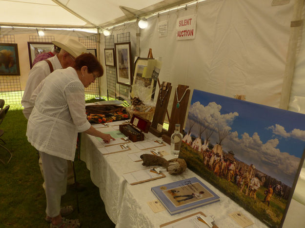 Silent Auction. Photo by Dawn Ballou, Pinedale Online.