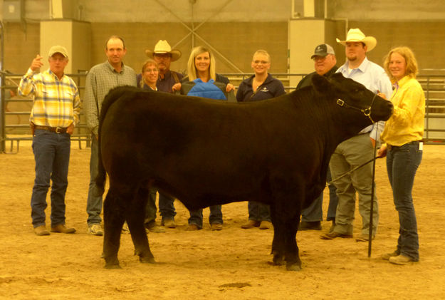 Posing for pictures. Photo by Dawn Ballou, Pinedale Online.