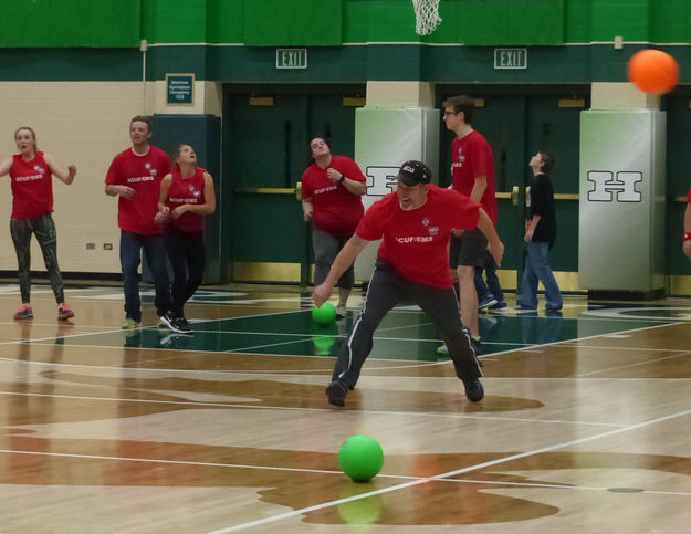 Dodging flying balls. Photo by Dawn Ballou, Pinedale Online.