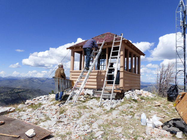 Working on roof. Photo by Pinedale Online.