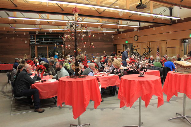 Wreath Auction. Photo by Joy Ufford.