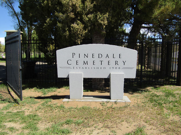 Pinedale Cemetery. Photo by Dawn Ballou, Pinedale Online.