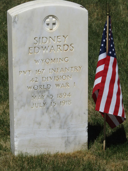 Sidney Edwards grave. Photo by Dawn Ballou, Pinedale Online.