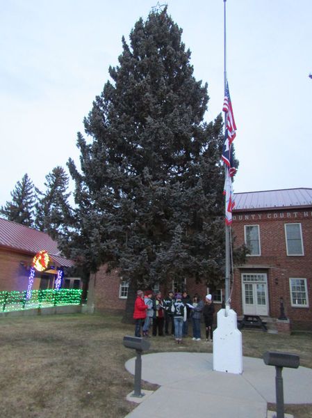 Carolers. Photo by Dawn Ballou, Pinedale Online.