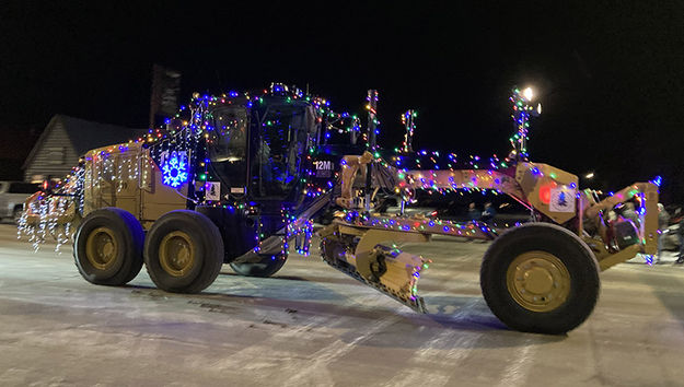 Festive Grader. Photo by Dawn Ballou, Pinedale Online.