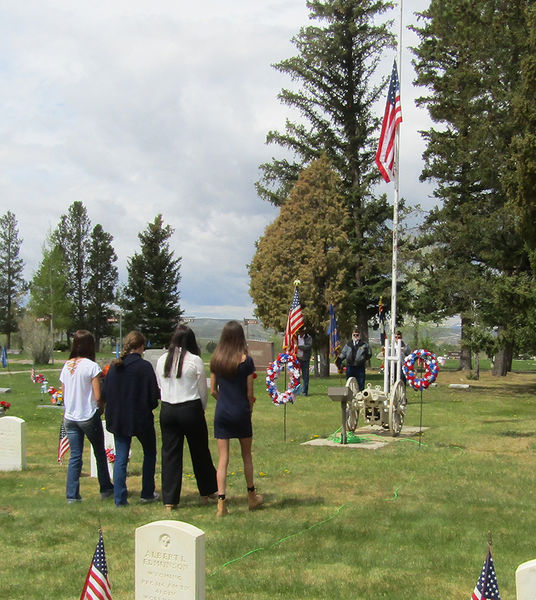 Memorial flowers. Photo by Dawn Ballou, Pinedale Online.