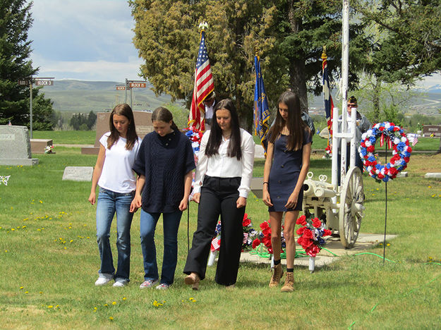 Flower Girls. Photo by Dawn Ballou, Pinedale Online.