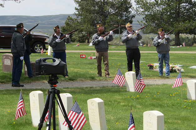 Honor Guard Rifle Salute. Photo by Dawn Ballou, Pinedale Online.